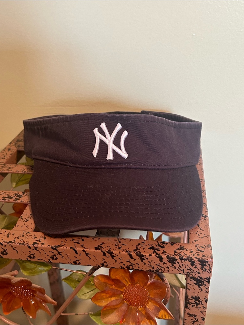 New Era MLB New York Yankees Adjustable Visor Hat Navy Blue Embroidered Logo